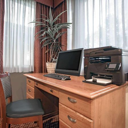 Hawthorn Suites By Wyndham Kent, Wa Екстер'єр фото