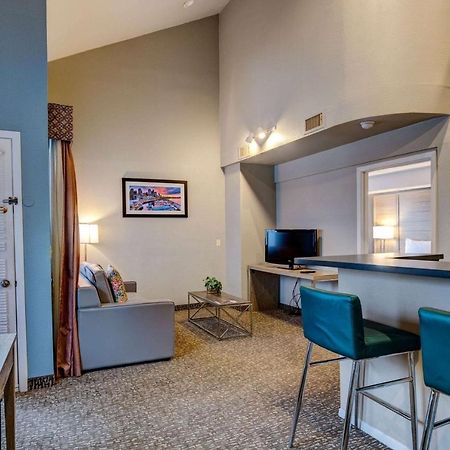 Hawthorn Suites By Wyndham Kent, Wa Екстер'єр фото