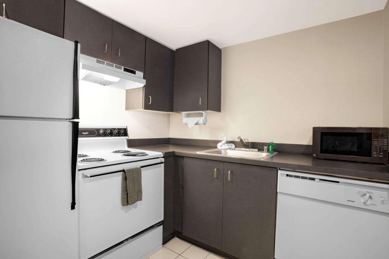 Hawthorn Suites By Wyndham Kent, Wa Екстер'єр фото