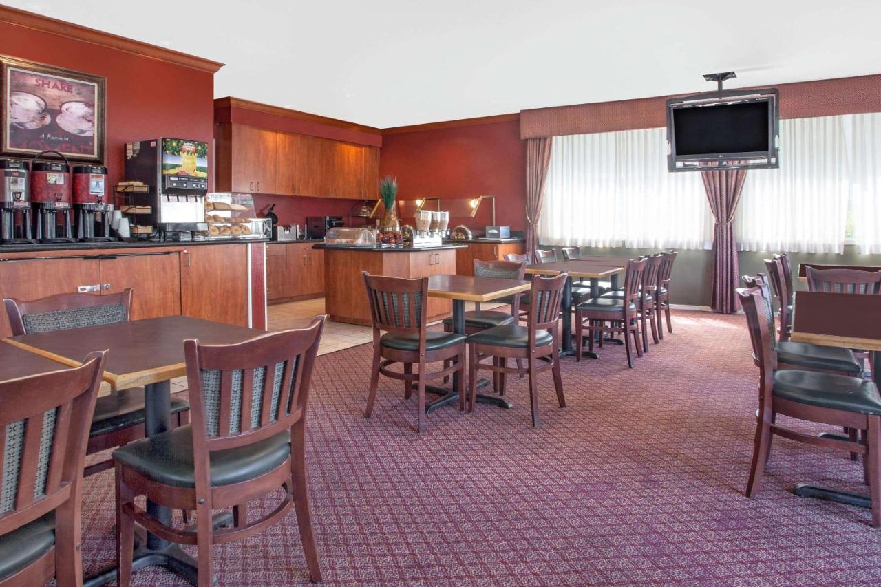 Hawthorn Suites By Wyndham Kent, Wa Екстер'єр фото